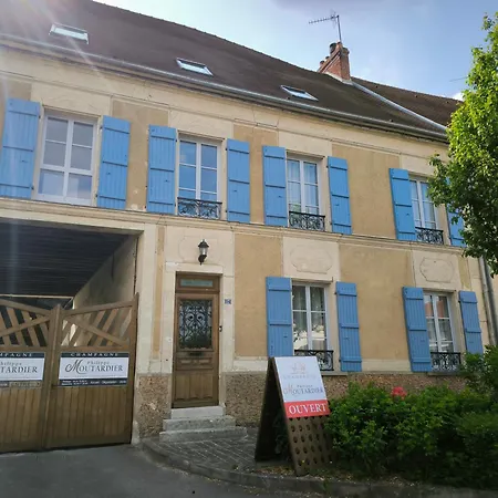 Champagne Moutardier Bed & Breakfast